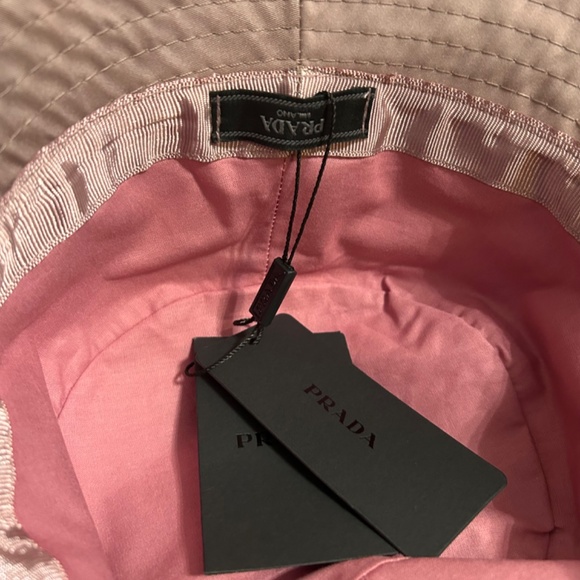 NEW WOMEN'S PRADA SOFT DUSTY PINK  RE-NYLON BUCKET HAT LOGO PLAQUE ONE SIZE - Picture 4 of 4
